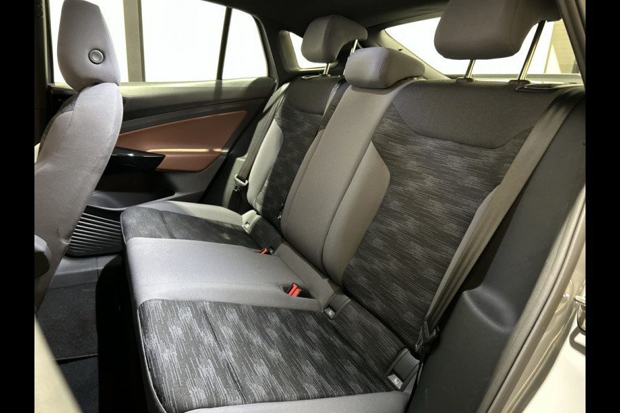 Volkswagen ID.5 Pro 77 kWh | parkeersensor | leder dashboard Soh (bSatterijcheck) Waarde 92,4 %