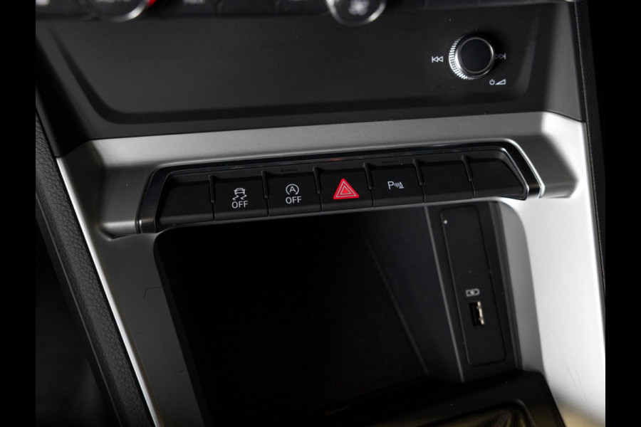 Audi Q3 35 TFSI S-line / 150pk/ Leer / Cruise / Airco / Stoelverwarming / Navigatie