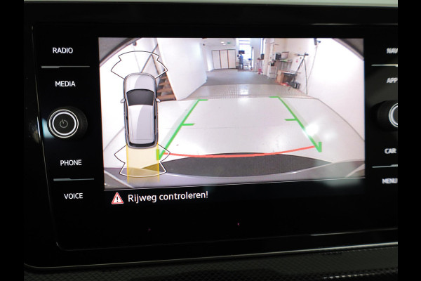 Volkswagen T-Cross 1.0 TSI Style 115PK DSG | Navigatie | Parkeercamera | 18"LM velgen | Matrix koplampen |