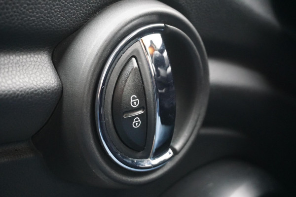 MINI Mini 1.5 One Essential LED/GR. NAVI/1e EIGENAAR.