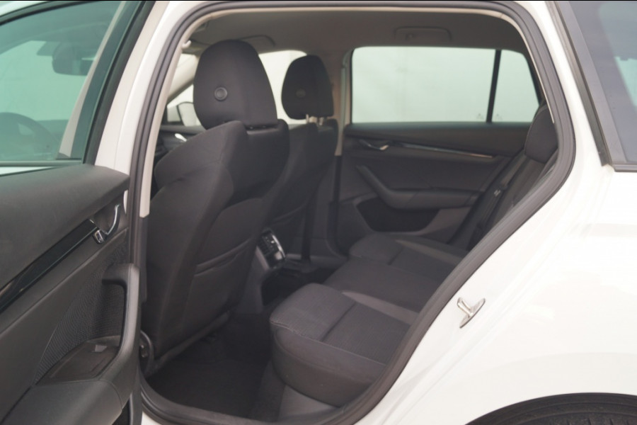 Škoda Octavia Combi 1.0 e-TSI 110pk DSG Business Edition -NAVI-DIGI-TREKHAAK-