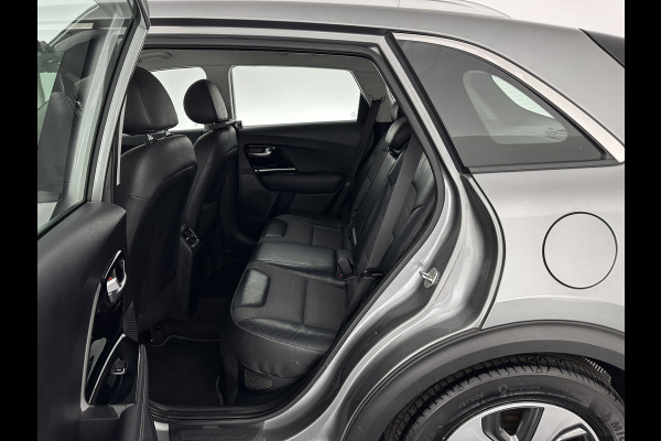 Kia Niro 1.6 GDi Hybrid ExecutiveLine (INCL.BTW) Aut. *LEATHER-FABRIC | NAVI-FULLMAP | KEYLESS | CAMERA | COMFORT-SEATS | DIGI-COCKPIT | LANE-ASSIST | ECC | CARPLAY | PDC | TOWBAR | 16''ALU*