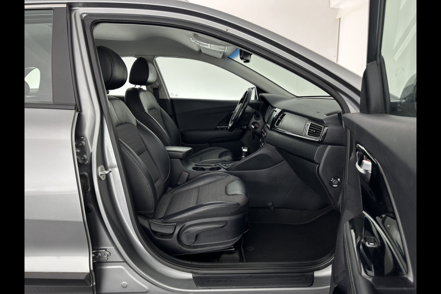 Kia Niro 1.6 GDi Hybrid ExecutiveLine (INCL.BTW) Aut. *LEATHER-FABRIC | NAVI-FULLMAP | KEYLESS | CAMERA | COMFORT-SEATS | DIGI-COCKPIT | LANE-ASSIST | ECC | CARPLAY | PDC | TOWBAR | 16''ALU*