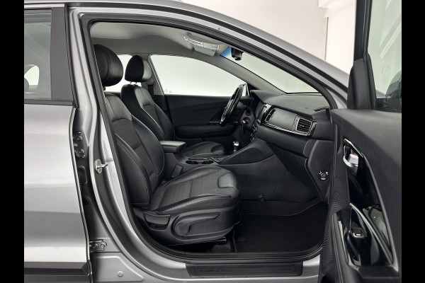 Kia Niro 1.6 GDi Hybrid ExecutiveLine (INCL.BTW) Aut. *LEATHER-FABRIC | NAVI-FULLMAP | KEYLESS | CAMERA | COMFORT-SEATS | DIGI-COCKPIT | LANE-ASSIST | ECC | CARPLAY | PDC | TOWBAR | 16''ALU*