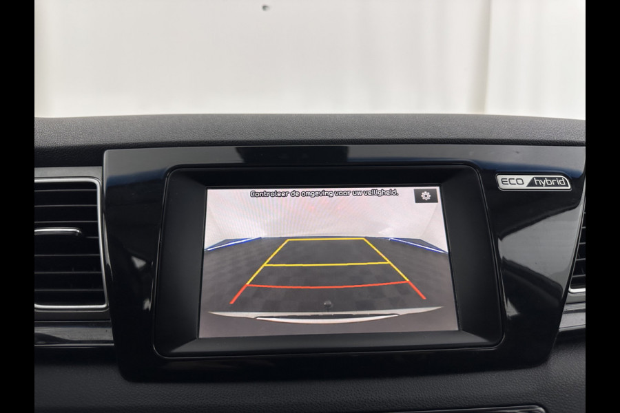 Kia Niro 1.6 GDi Hybrid ExecutiveLine (INCL.BTW) Aut. *LEATHER-FABRIC | NAVI-FULLMAP | KEYLESS | CAMERA | COMFORT-SEATS | DIGI-COCKPIT | LANE-ASSIST | ECC | CARPLAY | PDC | TOWBAR | 16''ALU*