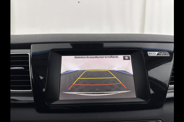 Kia Niro 1.6 GDi Hybrid ExecutiveLine (INCL.BTW) Aut. *LEATHER-FABRIC | NAVI-FULLMAP | KEYLESS | CAMERA | COMFORT-SEATS | DIGI-COCKPIT | LANE-ASSIST | ECC | CARPLAY | PDC | TOWBAR | 16''ALU*
