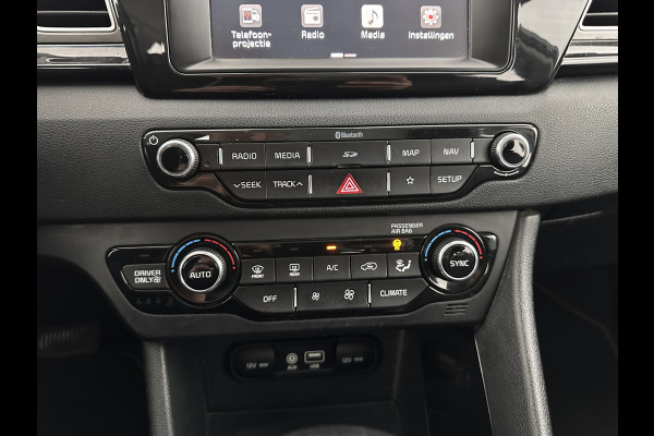 Kia Niro 1.6 GDi Hybrid ExecutiveLine (INCL.BTW) Aut. *LEATHER-FABRIC | NAVI-FULLMAP | KEYLESS | CAMERA | COMFORT-SEATS | DIGI-COCKPIT | LANE-ASSIST | ECC | CARPLAY | PDC | TOWBAR | 16''ALU*