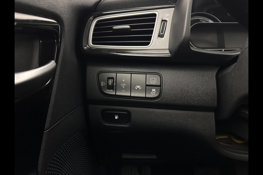 Kia Niro 1.6 GDi Hybrid ExecutiveLine (INCL.BTW) Aut. *LEATHER-FABRIC | NAVI-FULLMAP | KEYLESS | CAMERA | COMFORT-SEATS | DIGI-COCKPIT | LANE-ASSIST | ECC | CARPLAY | PDC | TOWBAR | 16''ALU*