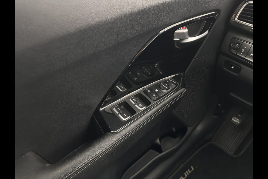 Kia Niro 1.6 GDi Hybrid ExecutiveLine (INCL.BTW) Aut. *LEATHER-FABRIC | NAVI-FULLMAP | KEYLESS | CAMERA | COMFORT-SEATS | DIGI-COCKPIT | LANE-ASSIST | ECC | CARPLAY | PDC | TOWBAR | 16''ALU*