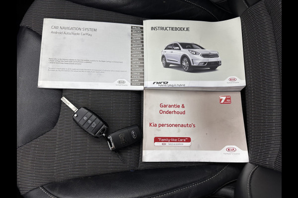 Kia Niro 1.6 GDi Hybrid ExecutiveLine (INCL.BTW) Aut. *LEATHER-FABRIC | NAVI-FULLMAP | KEYLESS | CAMERA | COMFORT-SEATS | DIGI-COCKPIT | LANE-ASSIST | ECC | CARPLAY | PDC | TOWBAR | 16''ALU*