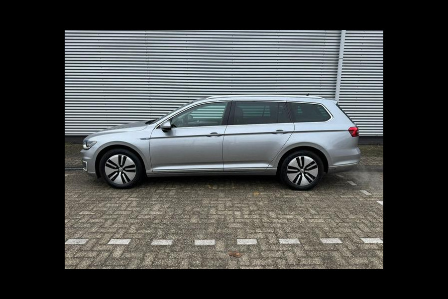 Volkswagen Passat Variant 1.4 TSI GTE,Navigatie,Parkeersensoren,Cruisecontrol,trekhaak,LED,stoelverwarming