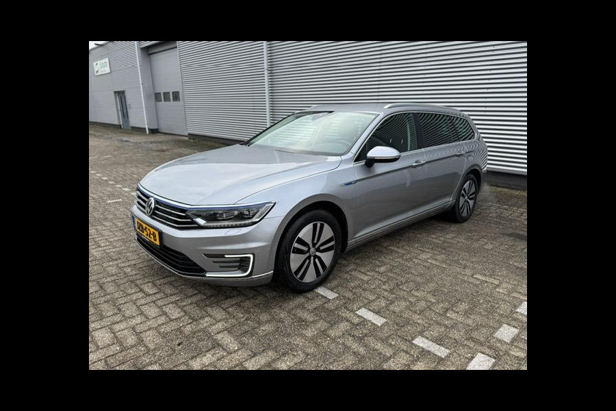 Volkswagen Passat Variant 1.4 TSI GTE,Navigatie,Parkeersensoren,Cruisecontrol,trekhaak,LED,stoelverwarming