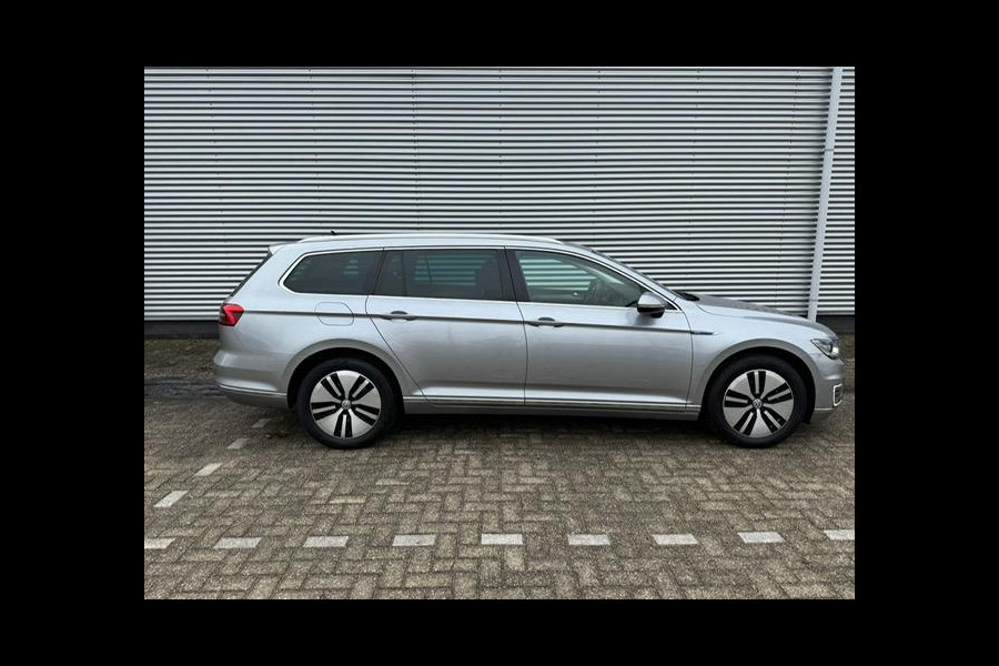 Volkswagen Passat Variant 1.4 TSI GTE,Navigatie,Parkeersensoren,Cruisecontrol,trekhaak,LED,stoelverwarming