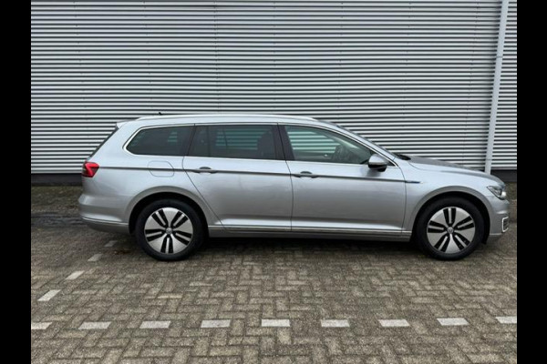Volkswagen Passat Variant 1.4 TSI GTE,Navigatie,Parkeersensoren,Cruisecontrol,trekhaak,LED,stoelverwarming