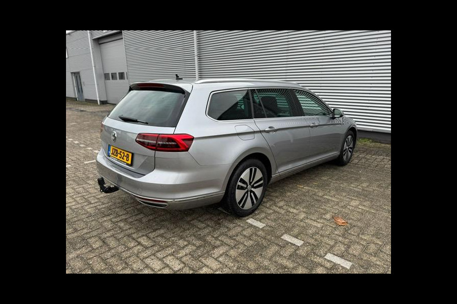 Volkswagen Passat Variant 1.4 TSI GTE,Navigatie,Parkeersensoren,Cruisecontrol,trekhaak,LED,stoelverwarming
