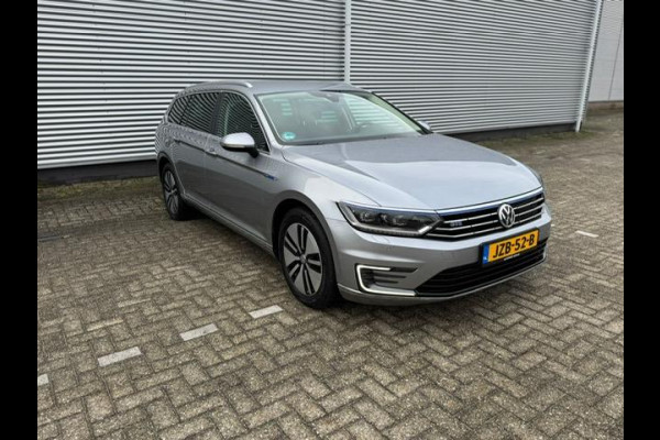 Volkswagen Passat Variant 1.4 TSI GTE,Navigatie,Parkeersensoren,Cruisecontrol,trekhaak,LED,stoelverwarming