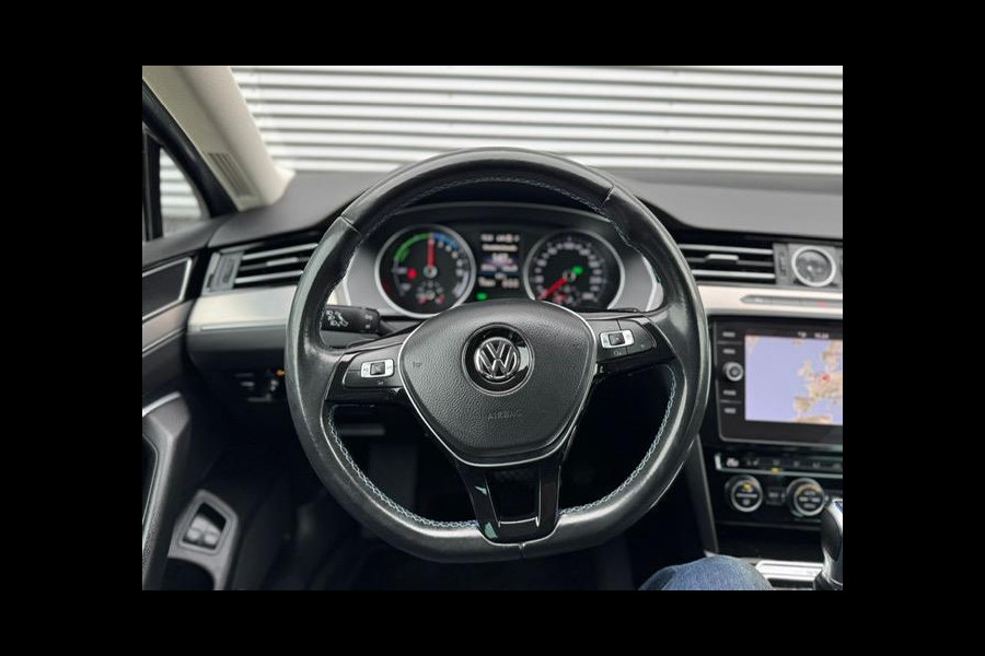 Volkswagen Passat Variant 1.4 TSI GTE,Navigatie,Parkeersensoren,Cruisecontrol,trekhaak,LED,stoelverwarming