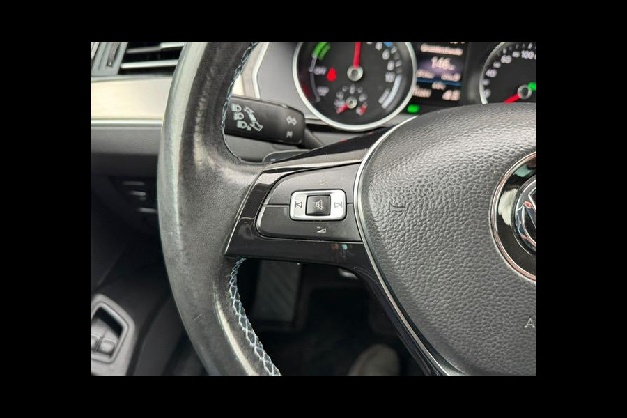 Volkswagen Passat Variant 1.4 TSI GTE,Navigatie,Parkeersensoren,Cruisecontrol,trekhaak,LED,stoelverwarming