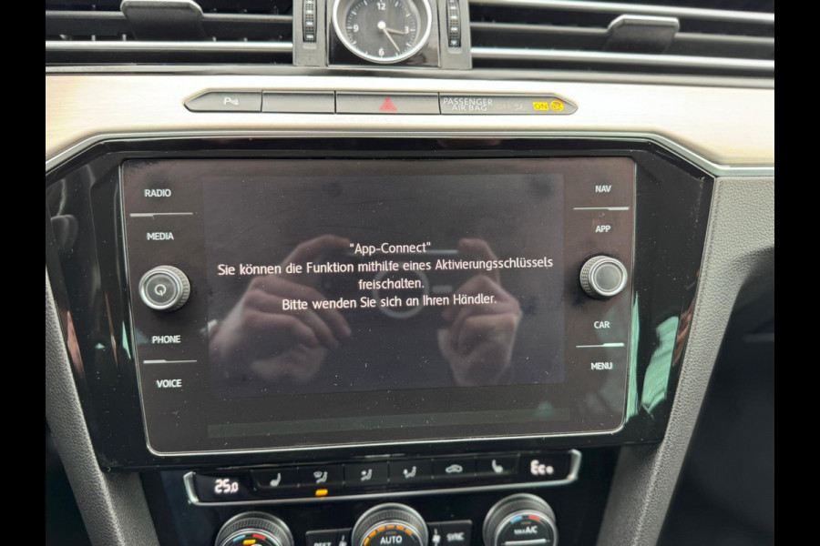 Volkswagen Passat Variant 1.4 TSI GTE,Navigatie,Parkeersensoren,Cruisecontrol,trekhaak,LED,stoelverwarming