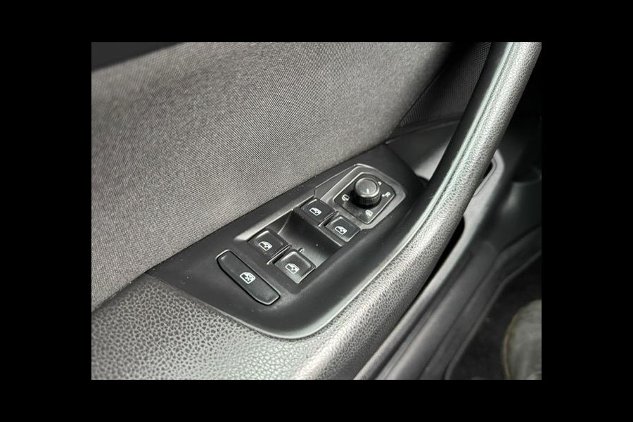 Volkswagen Passat Variant 1.4 TSI GTE,Navigatie,Parkeersensoren,Cruisecontrol,trekhaak,LED,stoelverwarming