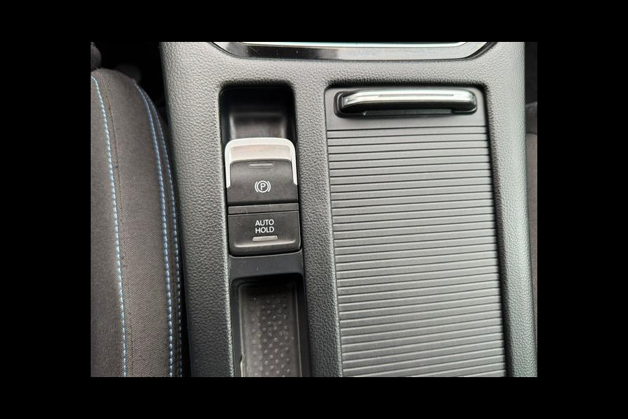 Volkswagen Passat Variant 1.4 TSI GTE,Navigatie,Parkeersensoren,Cruisecontrol,trekhaak,LED,stoelverwarming