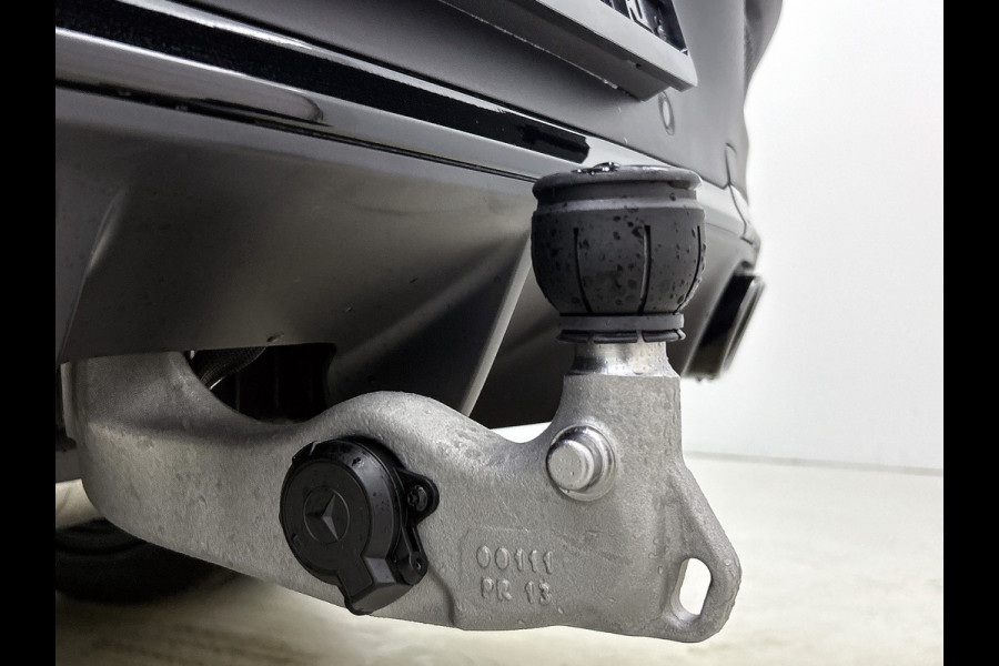 Mercedes-Benz GLE Coupé AMG 53 Hybrid 4MATIC+ Night Edition Premium Plus | Sierelementen AMG carbon | Winterpakket | Remklauwen rood | 22 inch AMG velgen | Stoelventilatie voor | Stoelverwarming achter | Dakhemel alcantara | Rijassistentiepakket | 360°-camera | Head-up display | Sluitbekrachtiging  |