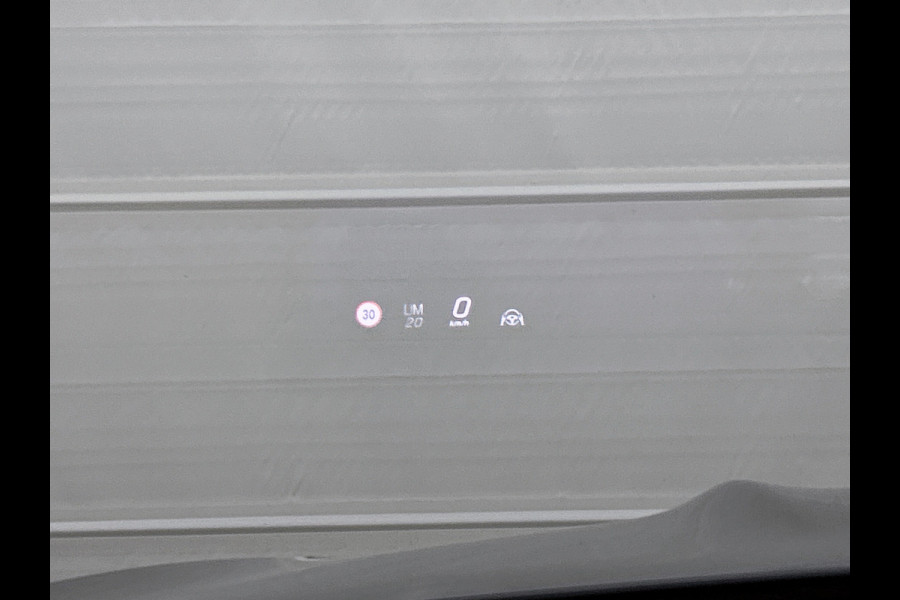 Mercedes-Benz GLE Coupé AMG 53 Hybrid 4MATIC+ Night Edition Premium Plus | Sierelementen AMG carbon | Winterpakket | Remklauwen rood | 22 inch AMG velgen | Stoelventilatie voor | Stoelverwarming achter | Dakhemel alcantara | Rijassistentiepakket | 360°-camera | Head-up display | Sluitbekrachtiging  |