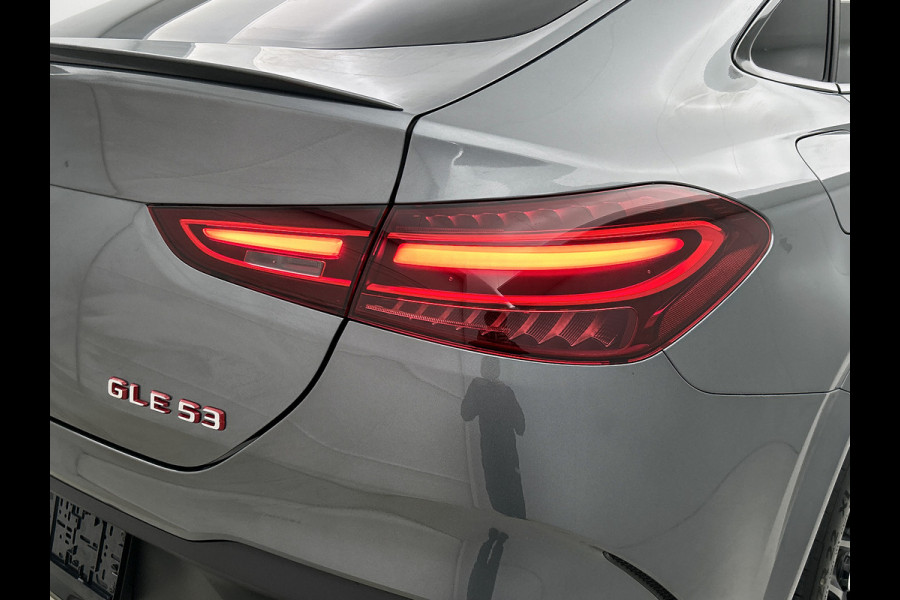 Mercedes-Benz GLE Coupé AMG 53 Hybrid 4MATIC+ Night Edition Premium Plus | Sierelementen AMG carbon | Winterpakket | Remklauwen rood | 22 inch AMG velgen | Stoelventilatie voor | Stoelverwarming achter | Dakhemel alcantara | Rijassistentiepakket | 360°-camera | Head-up display | Sluitbekrachtiging  |