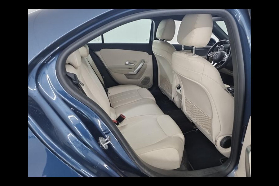 Mercedes-Benz A-Klasse Aut. 180d Business Sol. Luxury Line | Navi | Camera | Sfeer Verlichting |