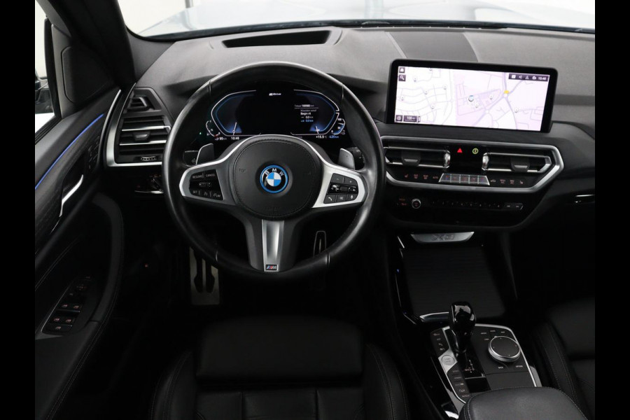 BMW X3 xDrive30e M Sport | Panoramadak | Head-Up | Stoelverwarming | Trekhaak | 360 Camera | Leder | Sportstoelen | Carplay | Sfeerverlichting | Laserlicht | Live Cockpit | Navigatie | PHEV | Plug In