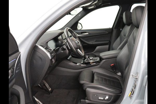 BMW X3 xDrive30e M Sport | Panoramadak | Head-Up | Stoelverwarming | Trekhaak | 360 Camera | Leder | Sportstoelen | Carplay | Sfeerverlichting | Laserlicht | Live Cockpit | Navigatie | PHEV | Plug In
