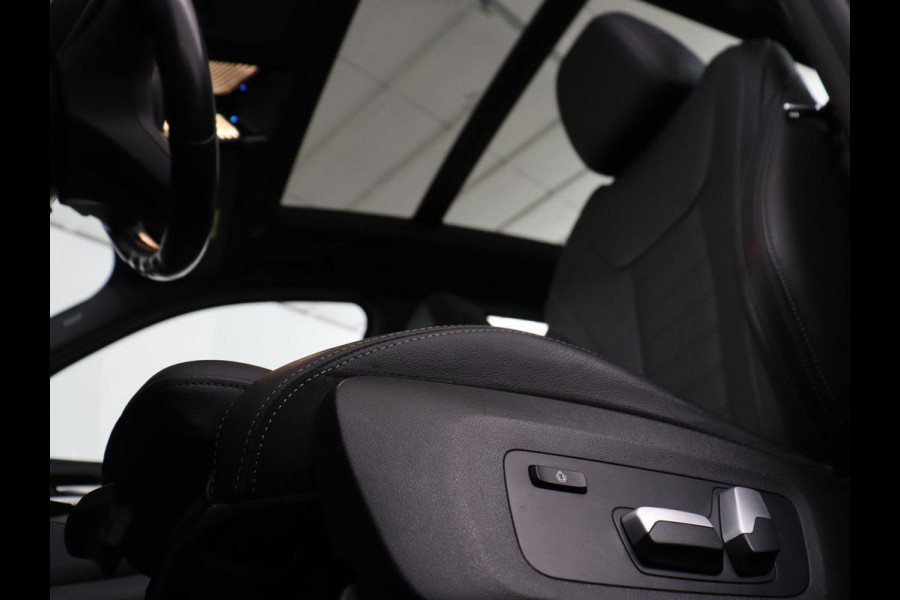 BMW X3 xDrive30e M Sport | Panoramadak | Head-Up | Stoelverwarming | Trekhaak | 360 Camera | Leder | Sportstoelen | Carplay | Sfeerverlichting | Laserlicht | Live Cockpit | Navigatie | PHEV | Plug In