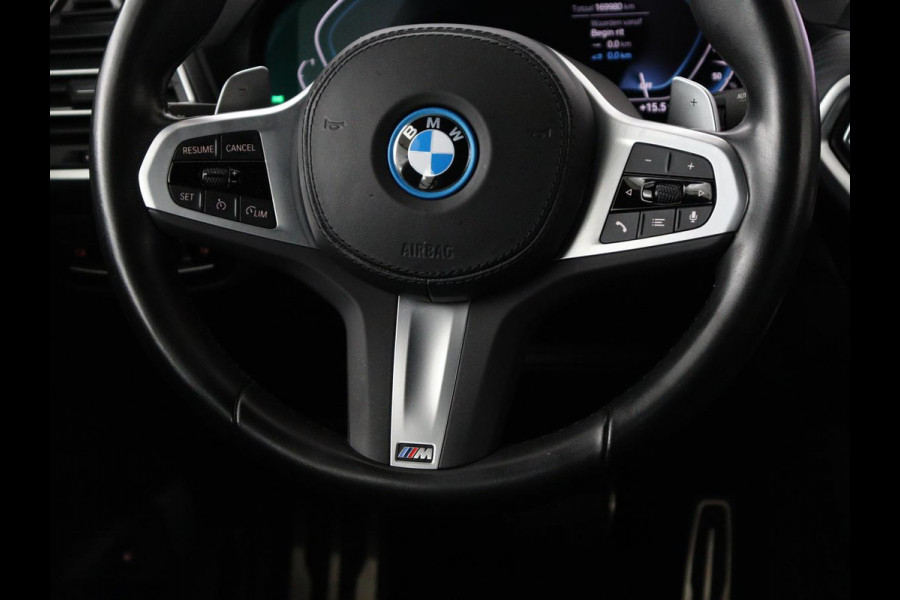 BMW X3 xDrive30e M Sport | Panoramadak | Head-Up | Stoelverwarming | Trekhaak | 360 Camera | Leder | Sportstoelen | Carplay | Sfeerverlichting | Laserlicht | Live Cockpit | Navigatie | PHEV | Plug In