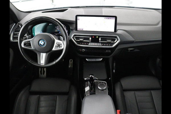 BMW X3 xDrive30e M Sport | Panoramadak | Head-Up | Stoelverwarming | Trekhaak | 360 Camera | Leder | Sportstoelen | Carplay | Sfeerverlichting | Laserlicht | Live Cockpit | Navigatie | PHEV | Plug In