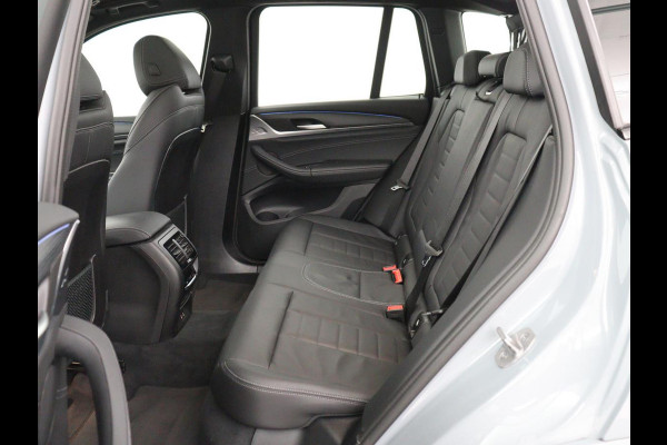 BMW X3 xDrive30e M Sport | Panoramadak | Head-Up | Stoelverwarming | Trekhaak | 360 Camera | Leder | Sportstoelen | Carplay | Sfeerverlichting | Laserlicht | Live Cockpit | Navigatie | PHEV | Plug In