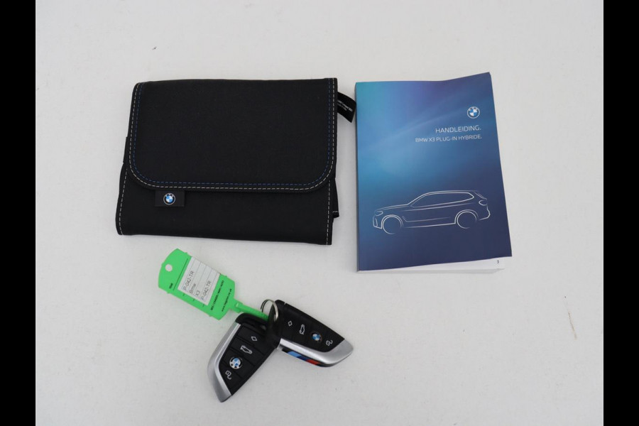 BMW X3 xDrive30e M Sport | Panoramadak | Head-Up | Stoelverwarming | Trekhaak | 360 Camera | Leder | Sportstoelen | Carplay | Sfeerverlichting | Laserlicht | Live Cockpit | Navigatie | PHEV | Plug In