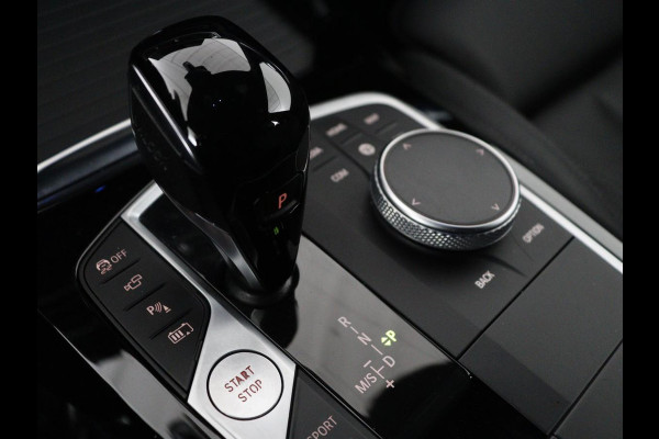 BMW X3 xDrive30e M Sport | Panoramadak | Head-Up | Stoelverwarming | Trekhaak | 360 Camera | Leder | Sportstoelen | Carplay | Sfeerverlichting | Laserlicht | Live Cockpit | Navigatie | PHEV | Plug In