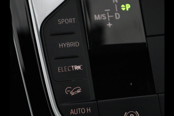 BMW X3 xDrive30e M Sport | Panoramadak | Head-Up | Stoelverwarming | Trekhaak | 360 Camera | Leder | Sportstoelen | Carplay | Sfeerverlichting | Laserlicht | Live Cockpit | Navigatie | PHEV | Plug In