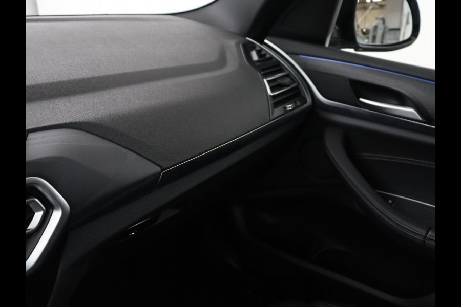 BMW X3 xDrive30e M Sport | Panoramadak | Head-Up | Stoelverwarming | Trekhaak | 360 Camera | Leder | Sportstoelen | Carplay | Sfeerverlichting | Laserlicht | Live Cockpit | Navigatie | PHEV | Plug In