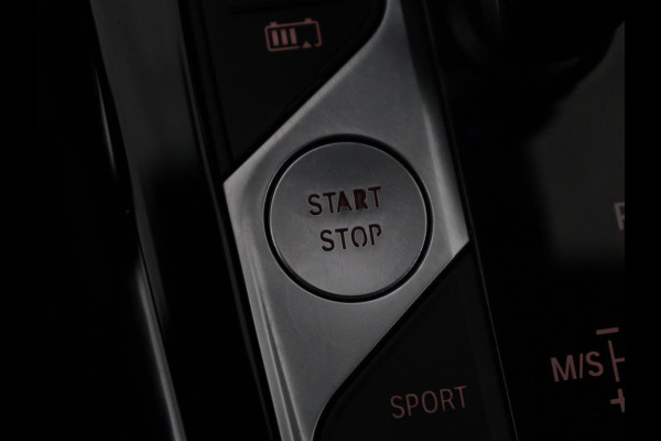 BMW X3 xDrive30e M Sport | Panoramadak | Head-Up | Stoelverwarming | Trekhaak | 360 Camera | Leder | Sportstoelen | Carplay | Sfeerverlichting | Laserlicht | Live Cockpit | Navigatie | PHEV | Plug In