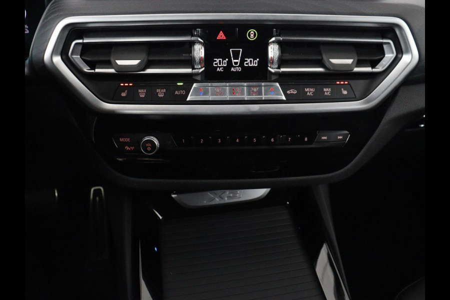 BMW X3 xDrive30e M Sport | Panoramadak | Head-Up | Stoelverwarming | Trekhaak | 360 Camera | Leder | Sportstoelen | Carplay | Sfeerverlichting | Laserlicht | Live Cockpit | Navigatie | PHEV | Plug In