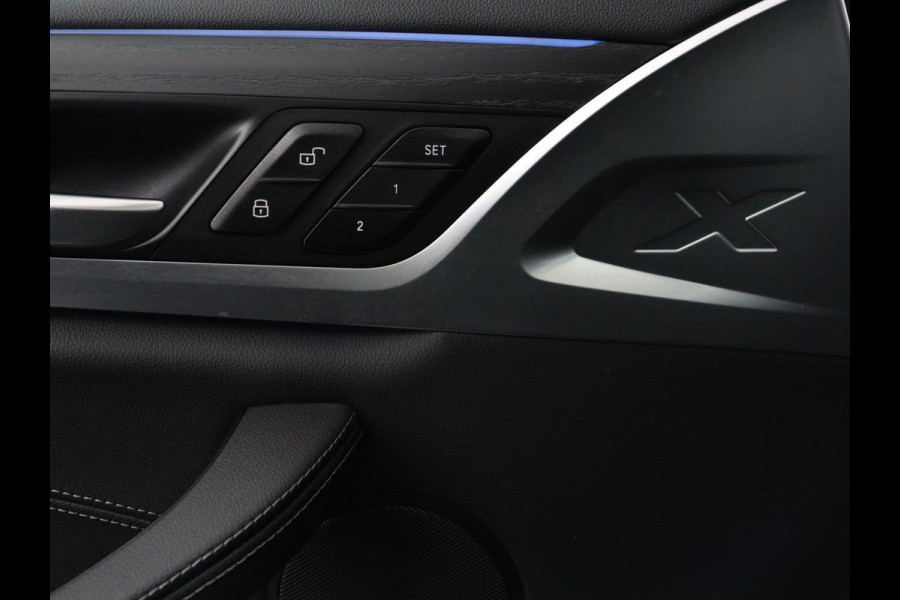 BMW X3 xDrive30e M Sport | Panoramadak | Head-Up | Stoelverwarming | Trekhaak | 360 Camera | Leder | Sportstoelen | Carplay | Sfeerverlichting | Laserlicht | Live Cockpit | Navigatie | PHEV | Plug In