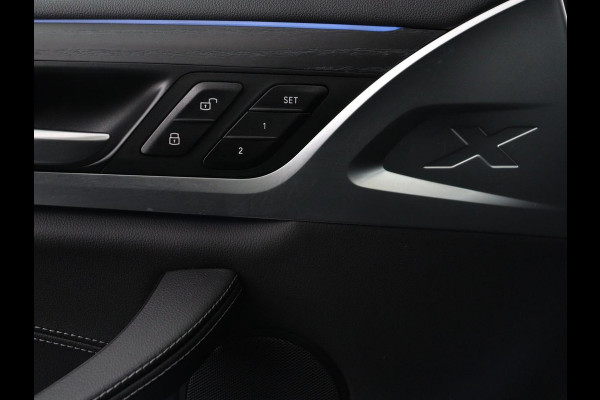 BMW X3 xDrive30e M Sport | Panoramadak | Head-Up | Stoelverwarming | Trekhaak | 360 Camera | Leder | Sportstoelen | Carplay | Sfeerverlichting | Laserlicht | Live Cockpit | Navigatie | PHEV | Plug In