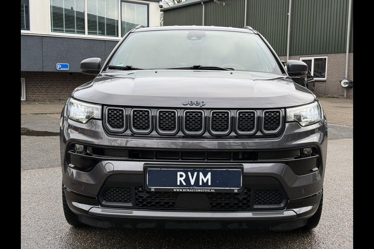 Jeep Compass 1.3T 4 x e 240 | 80th Anniversary PHEV 4WD| STOEL + STUURVERWARMING| ADAPTIVE CRUISE CONTROL| ACHTERUITRIJCAMERA| ELEKTRISCHE STOELEN| KEYLESS| 19 INCH! |SUPER COMPLEET UITGEVOERD! |