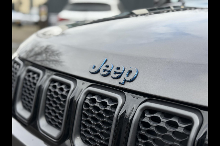 Jeep Compass 1.3T 4 x e 240 | 80th Anniversary PHEV 4WD| STOEL + STUURVERWARMING| ADAPTIVE CRUISE CONTROL| ACHTERUITRIJCAMERA| ELEKTRISCHE STOELEN| KEYLESS| 19 INCH! |SUPER COMPLEET UITGEVOERD! |