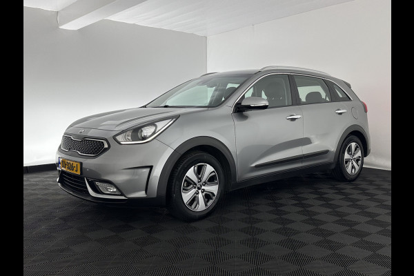 Kia Niro 1.6 GDi Hybrid ExecutiveLine (INCL.BTW) Aut. *LEATHER-FABRIC | NAVI-FULLMAP | KEYLESS | CAMERA | COMFORT-SEATS | DIGI-COCKPIT | LANE-ASSIST | ECC | CARPLAY | PDC | TOWBAR | 16''ALU*