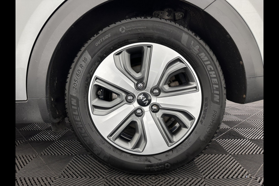 Kia Niro 1.6 GDi Hybrid ExecutiveLine (INCL.BTW) Aut. *LEATHER-FABRIC | NAVI-FULLMAP | KEYLESS | CAMERA | COMFORT-SEATS | DIGI-COCKPIT | LANE-ASSIST | ECC | CARPLAY | PDC | TOWBAR | 16''ALU*