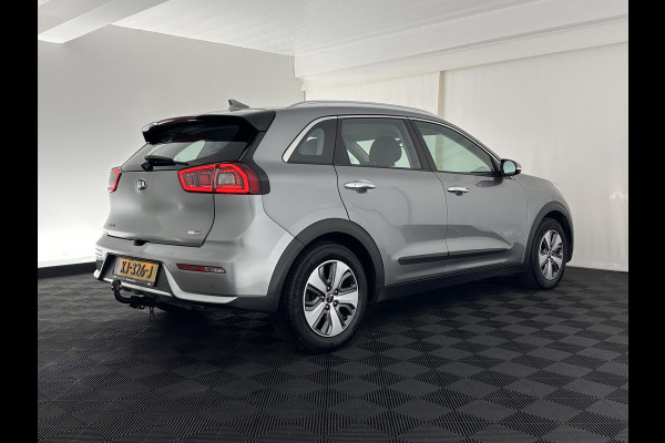Kia Niro 1.6 GDi Hybrid ExecutiveLine (INCL.BTW) Aut. *LEATHER-FABRIC | NAVI-FULLMAP | KEYLESS | CAMERA | COMFORT-SEATS | DIGI-COCKPIT | LANE-ASSIST | ECC | CARPLAY | PDC | TOWBAR | 16''ALU*