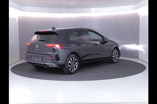 Volkswagen Golf 1.0 eTSI Life Active 110 pk Automaat (DSG) | Navigatie | Parkeersensoren (Park assist) | Achteruitrijcamera | Stoelverwarming | Autom. airco (3 zones) |