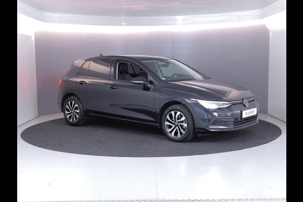 Volkswagen Golf 1.0 eTSI Life Active 110 pk Automaat (DSG) | Navigatie | Parkeersensoren (Park assist) | Achteruitrijcamera | Stoelverwarming | Autom. airco (3 zones) |